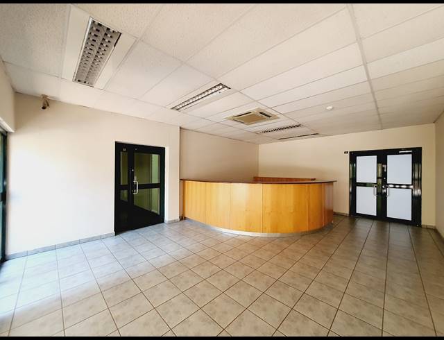 686.90M² OFFICE TO LET IN HALFWAY HOUSE